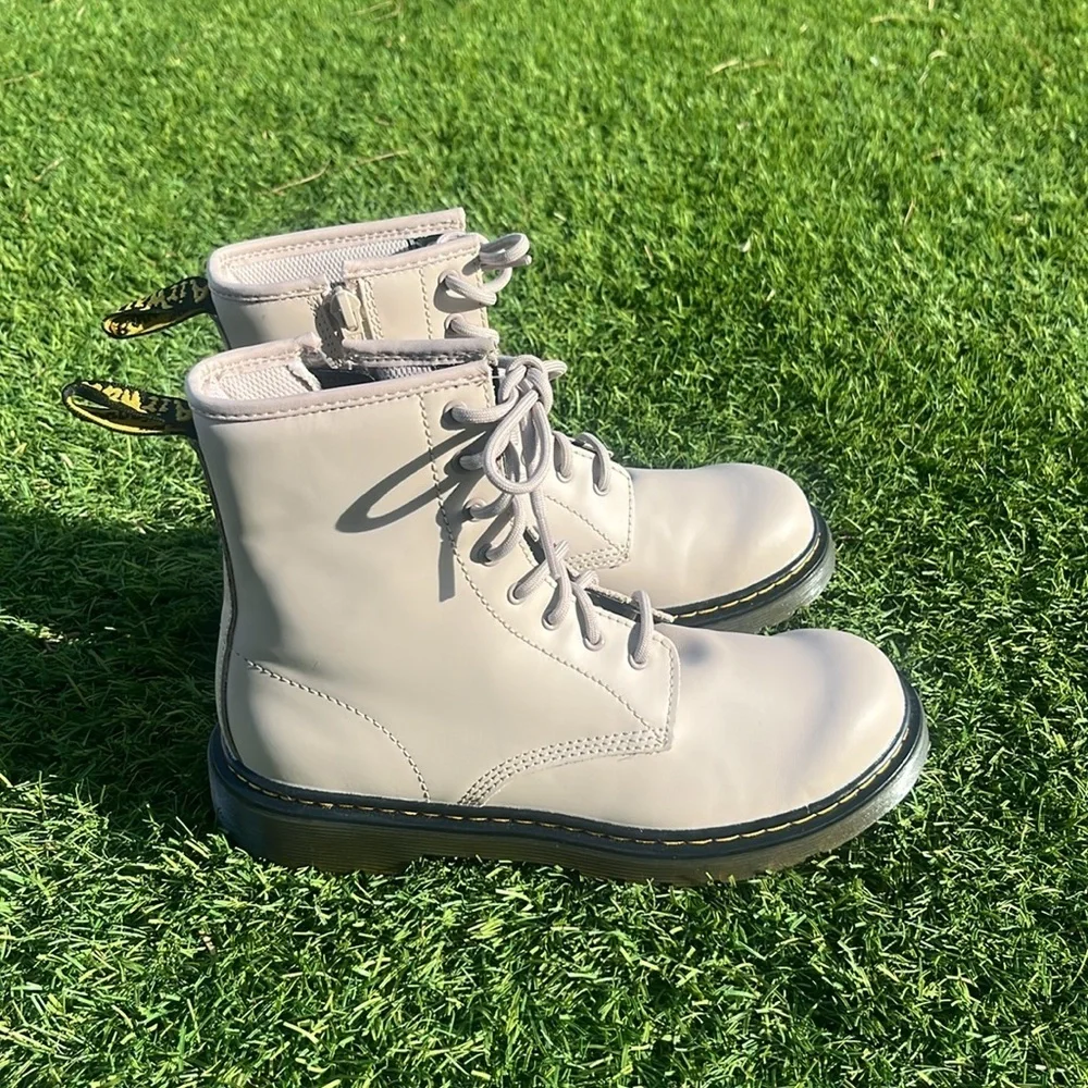 NWT DR MARTENS 1460 Fashion Leather Boot!